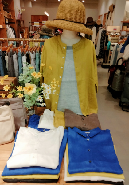 夏に活躍リネンシャツ♪