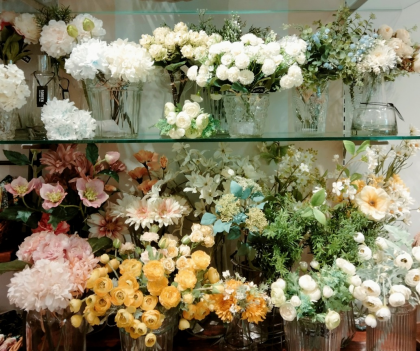人気の造花が入荷しました♪
