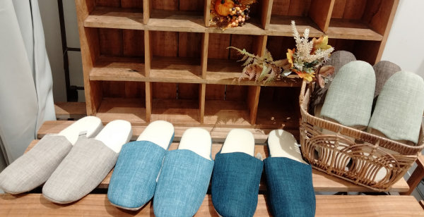 人気スリッパ再入荷！秋の模様替えにいかがでしょうか🍂