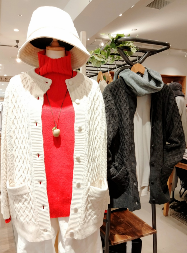 人気のニットカーディガン再入荷！