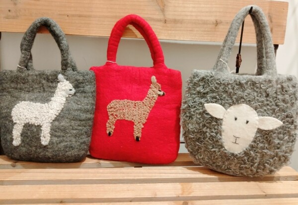 アニマルフェルトバッグ入荷致しました！