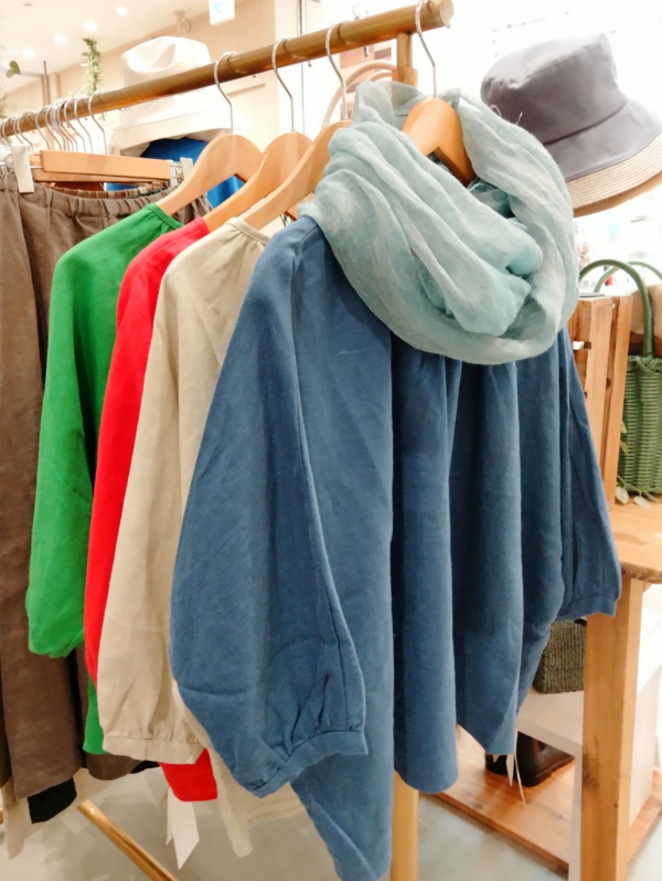 リネンブラウス入荷！
