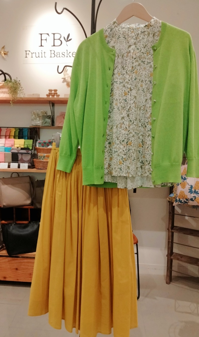 カラフルカラースカートが入荷しました♪