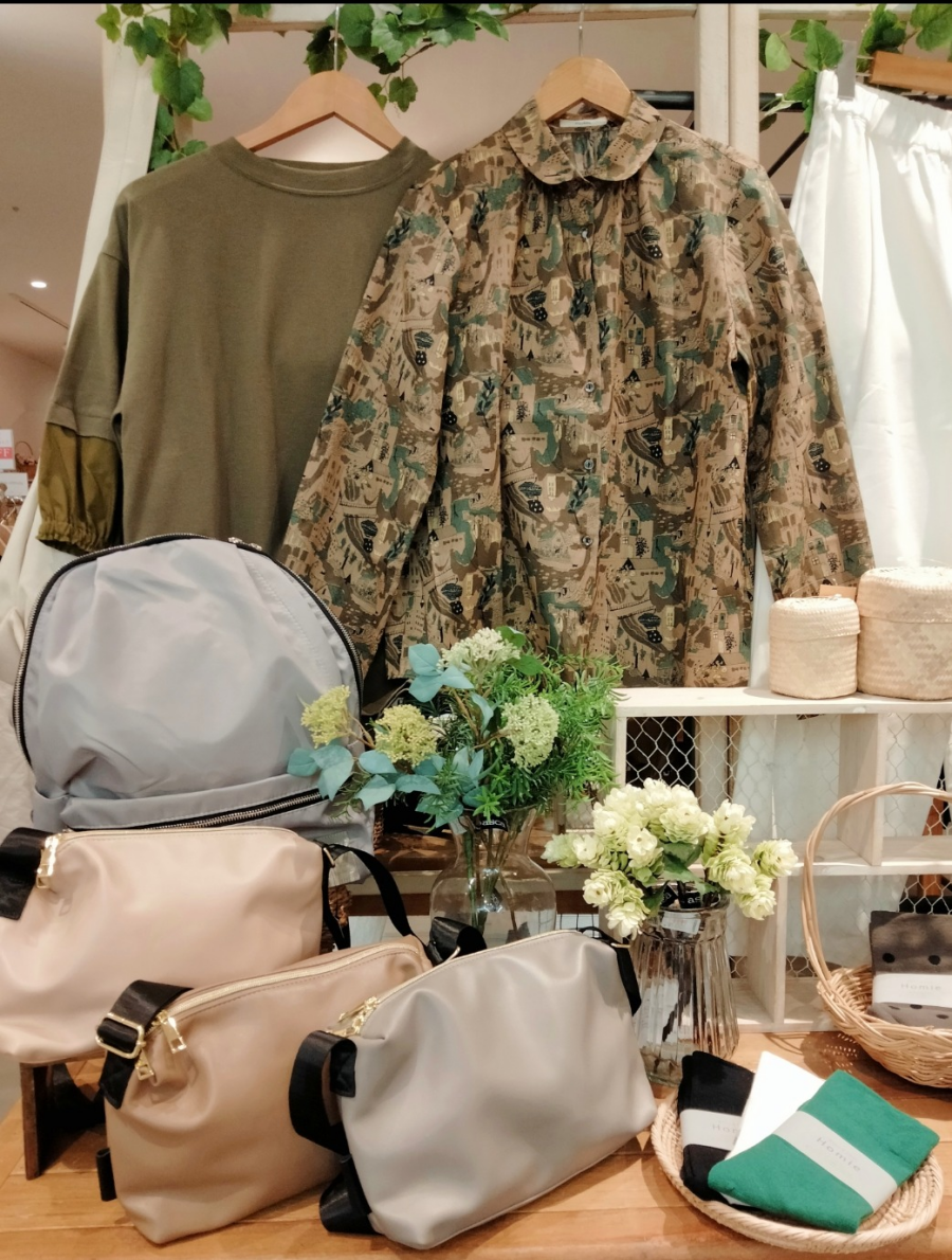 人気のフェイクレザーバッグ入荷♪
