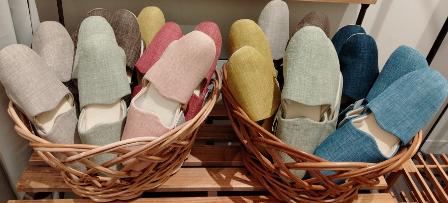 人気スリッパ再入荷！秋の模様替えにいかがでしょうか🍂